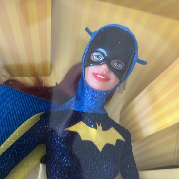 NRFB Batgirl Barbie from Batman animated series - Picture 2 of 4
